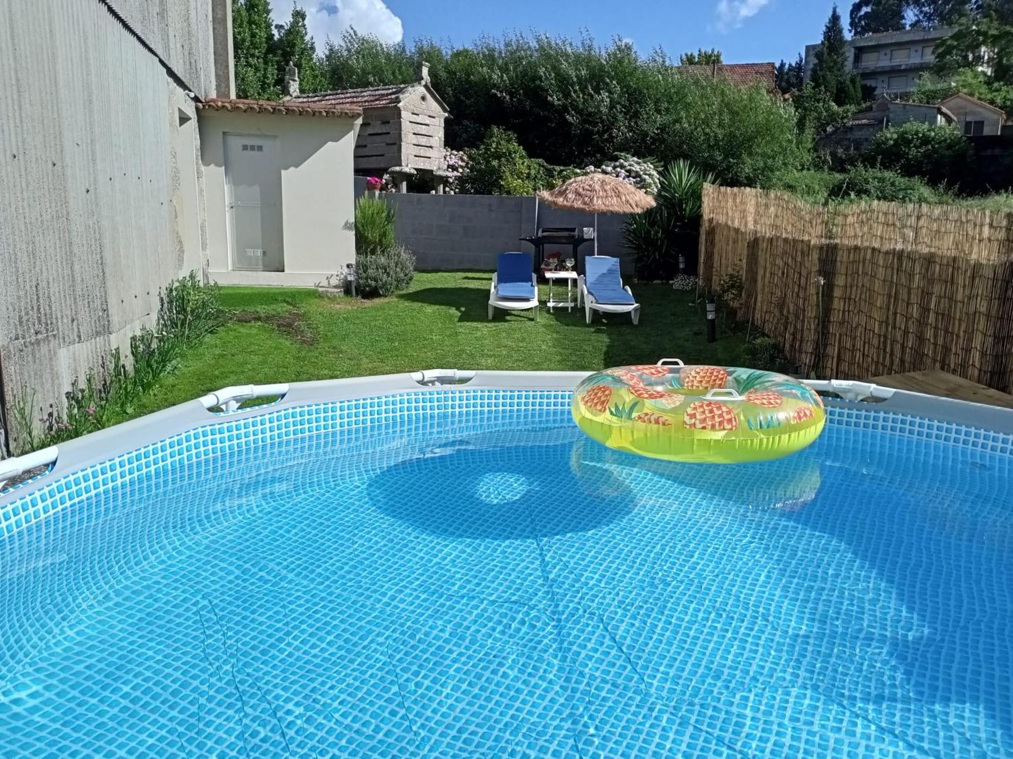 Playa, Jardin Y Piscina En Cabo Udra Pontevedra